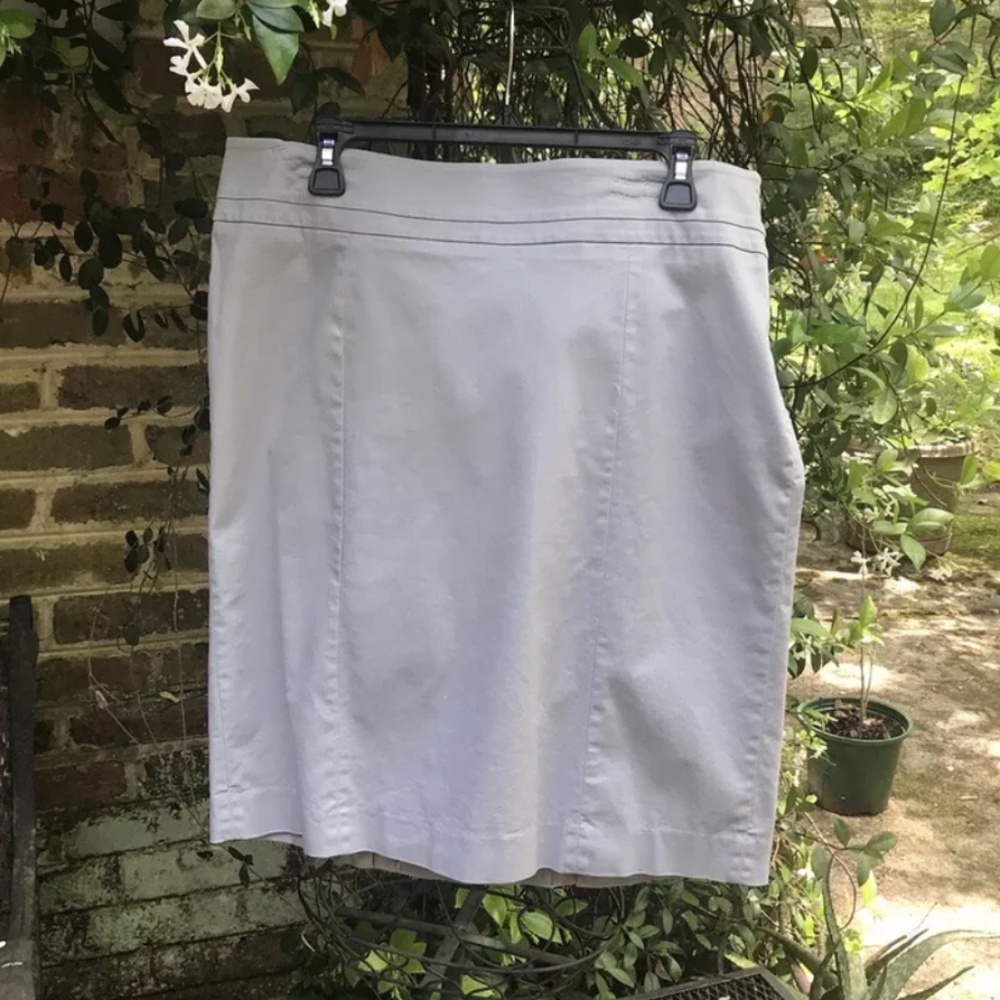 Ann Taylor Loft- LIGHT GRAY COTTON SKIRT- Size 14- EUC